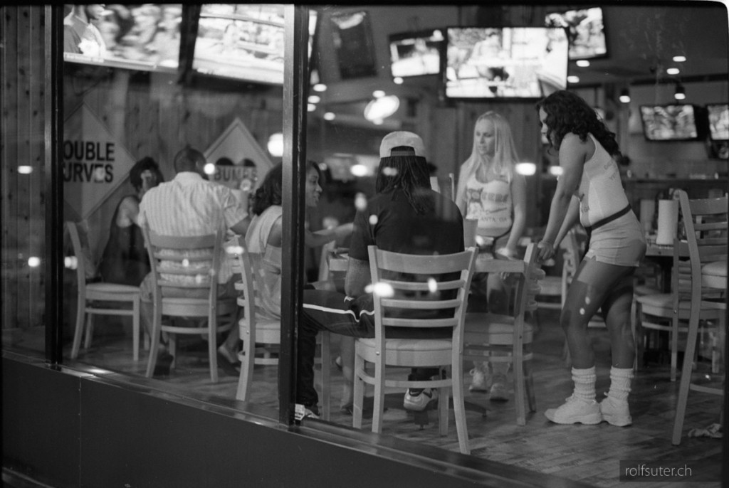 20130807_136_13_Hooters