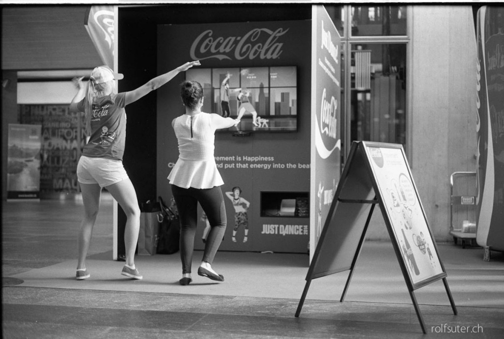 Two girls dancing for CocaCola in Luzern